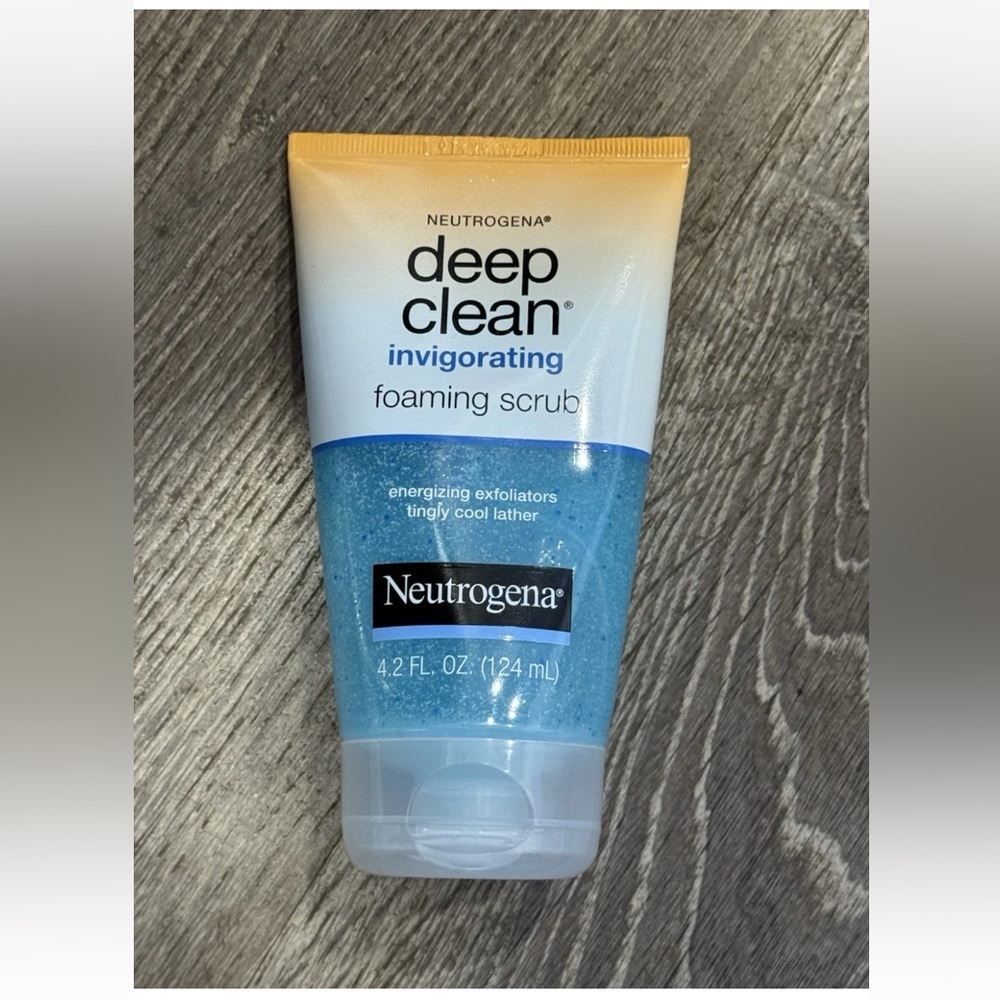 Neutrogena Deep Clean Invigorating Foaming Scrub Tingly Cool Lather 4.2 oz RARE